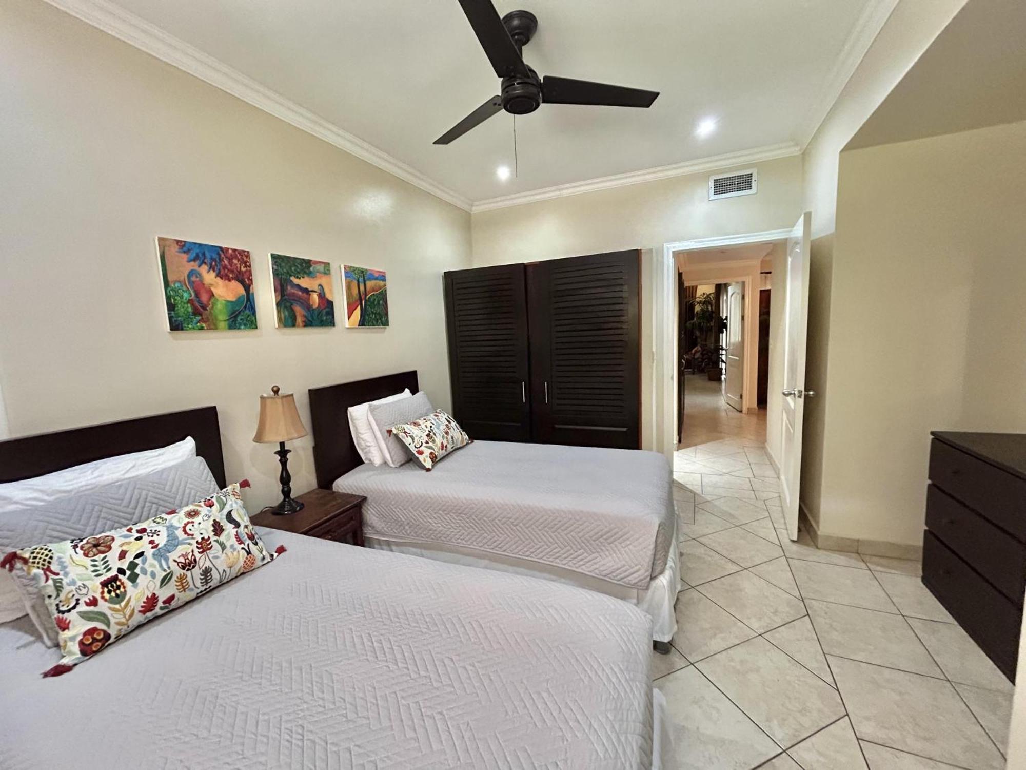 Sunrise 1- 3 Bedroom Poolside Condo 塔马林多 外观 照片